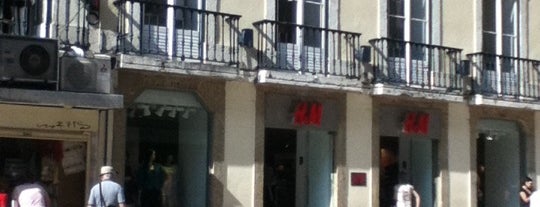 H&M is one of SHOPPINGS/MERCADOS e LOJAS da Grande Lisboa.