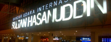 Bandar Udara Internasional Sultan Hasanuddin (UPG) is one of Makassar Bisa Tonji.