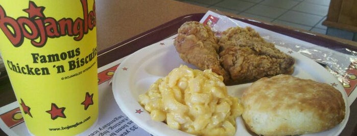 Bojangles' Famous Chicken 'n Biscuits is one of สถานที่ที่ Chris ถูกใจ.