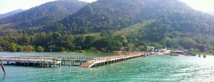 Center Point Ferry is one of to do in koh chan.