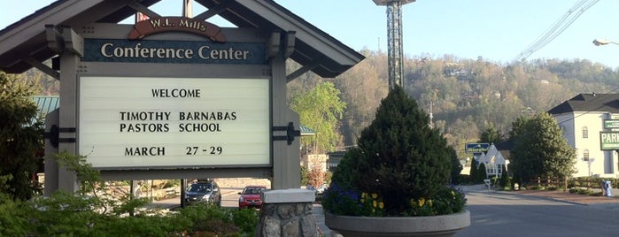 Gatlinburg Convention Center is one of Drewさんのお気に入りスポット.