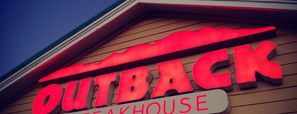 Outback Steakhouse is one of สถานที่ที่ Lisa ถูกใจ.