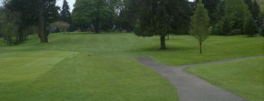 Oakway Golf Course is one of Tempat yang Disukai Sumeet.