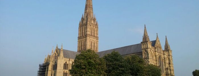 Salisbury City Centre is one of สถานที่ที่ Yasemin ถูกใจ.