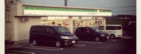 ファミリーマート 知多南粕谷店 is one of Hideyukiさんのお気に入りスポット.
