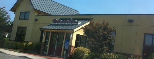 Timberwood Grill is one of สถานที่ที่บันทึกไว้ของ Kimmie.