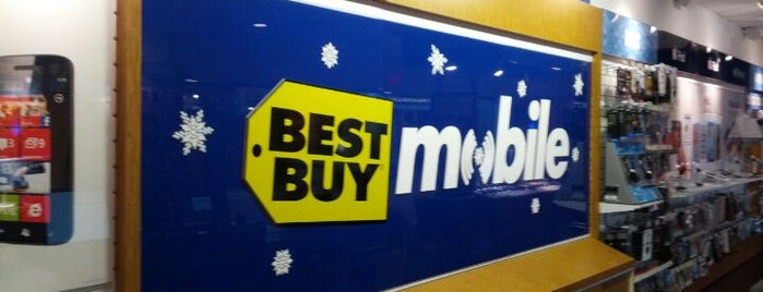 Best Buy Mobile is one of Lugares favoritos de Chelsea.