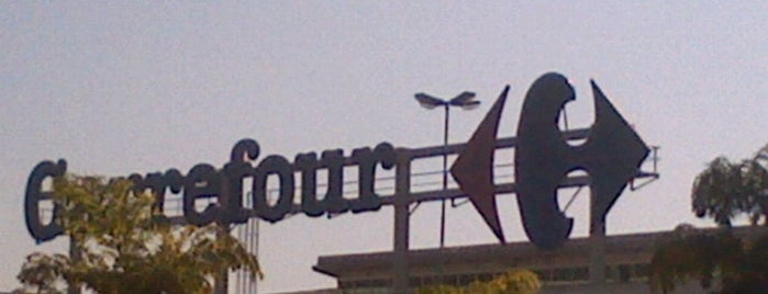 Carrefour is one of Locais curtidos por Julio.