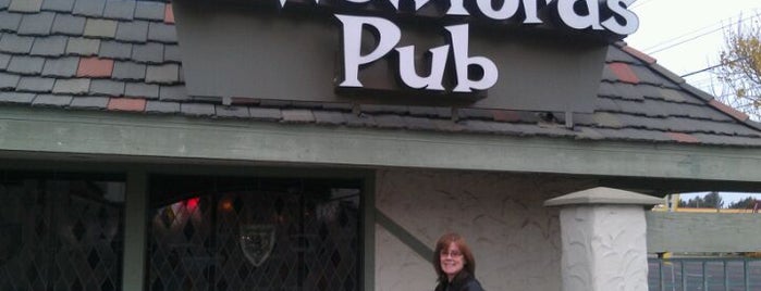 P. Wexford's Pub is one of Orte, die Charles gefallen.