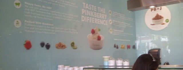 Pinkberry is one of Tempat yang Disukai Chyrell.