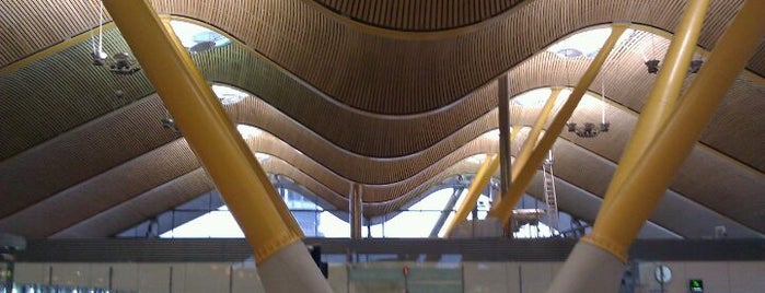 Aeroporto de Madrid-Barajas (MAD) is one of Airports I have been.