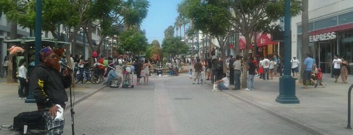 Third Street Promenade is one of Los Angeles.