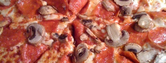 Domino's Pizza is one of Locais curtidos por Fabio.