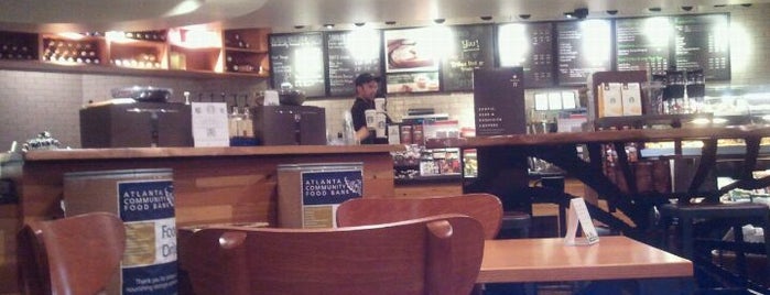 Starbucks is one of kristenさんのお気に入りスポット.