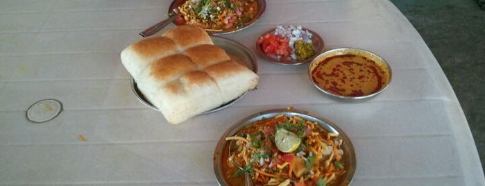 fariyas misal is one of Misal spots.