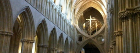 Wells Cathedral is one of Gotica.