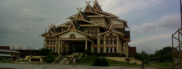 Gedung Anjung Seni Idrus Tintin is one of Pekanbaru.