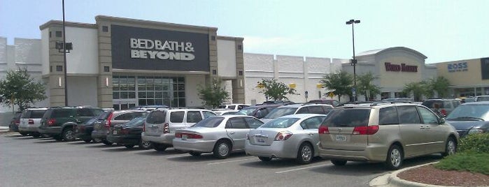 Bed Bath & Beyond is one of Danielle’s Liked Places.