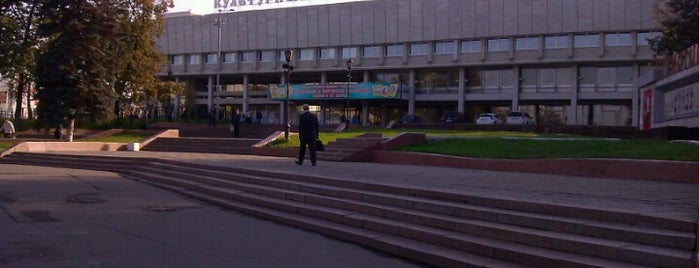 Культурный центр «Москвич» is one of Lieux sauvegardés par Irina.