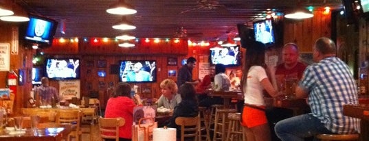 Hooters is one of New York Food.