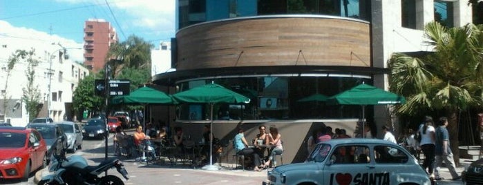 Starbucks is one of Lugares guardados de Leos.