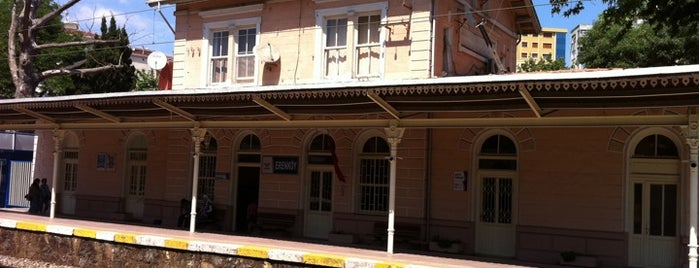 Erenköy Tren İstasyonu is one of Haydarpaşa - Gebze Banliyö Tren Hattı.