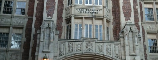 John Marshall High School is one of Lieux qui ont plu à J.