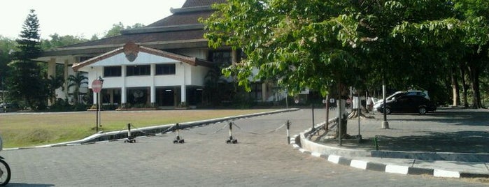 Universitas Sebelas Maret is one of Get Around of Solo City (travelbuck.net).