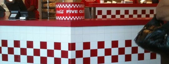 Five Guys is one of Lugares favoritos de Ares.