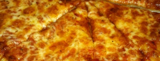 Elmhurst Famous Pizza is one of funkyさんの保存済みスポット.