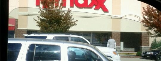 T.J. Maxx is one of Estephaさんのお気に入りスポット.
