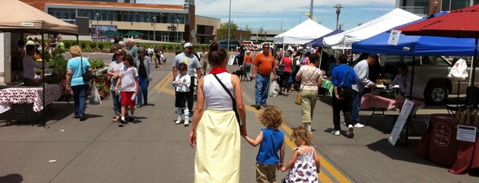 Aksarben Village Farmers Market is one of Locais curtidos por Krista.