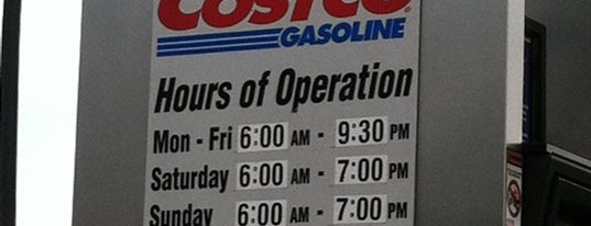 Costco Gasoline is one of Tempat yang Disukai Greg.