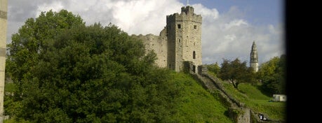 Castelo de Cardiff is one of Stuff I want to see and redo in Cardiff.