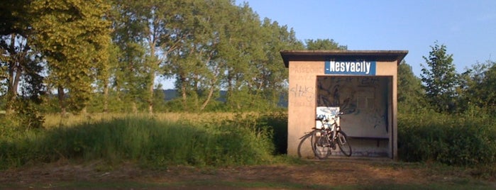 Železniční zastávka Nesvačily is one of Železniční stanice ČR (M-O).