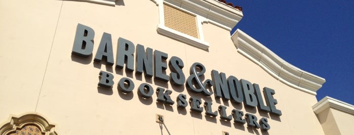 Barnes & Noble is one of Tempat yang Disukai Tejotta.