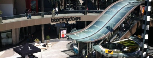 Santa Monica Place is one of ♥ So Cali ♥.