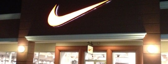 Nike Factory Store is one of Lieux qui ont plu à Jessica.