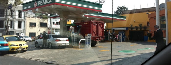 Gasolinería Clavería is one of Lugares favoritos de Armando.