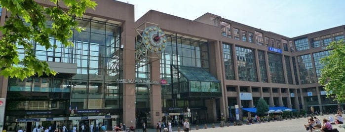 Estación de Lyon Part-Dieu is one of Gares de France.