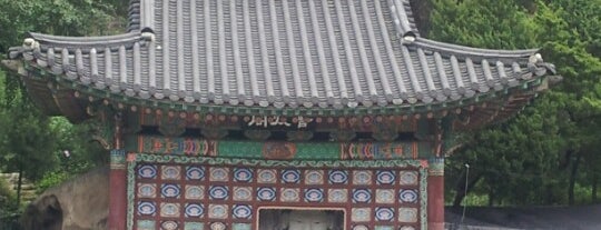 옥천암 is one of Buddhist temples in Gyeonggi.