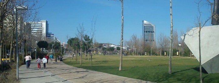 Parque Urbano Francisco Caldeira Cabral is one of Posti che sono piaciuti a Sofia.