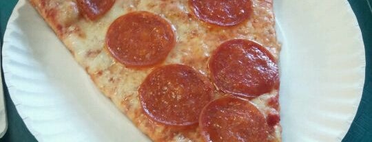 Triangolo Pizzeria is one of Posti che sono piaciuti a Ken.