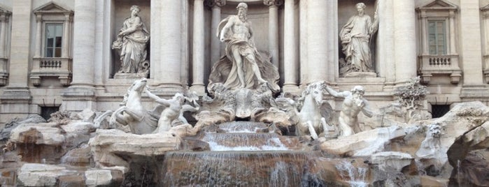 Fontaine de Trevi is one of Roma.