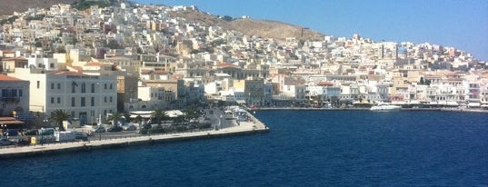 Syros Port is one of honeymoon　list　in　Greece.