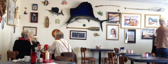 Crab Creek Cafe is one of Tempat yang Disukai Matthew.