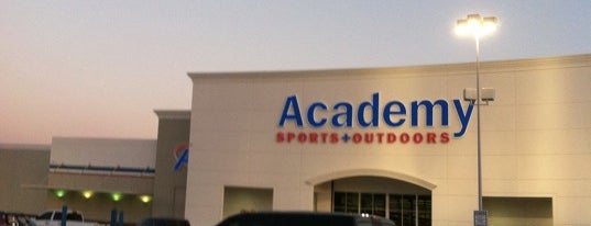 Academy Sports + Outdoors is one of Veronica'nın Beğendiği Mekanlar.