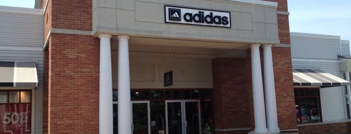 Adidas Outlet Store is one of Joanne 님이 좋아한 장소.