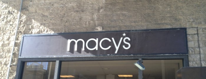 Macy's is one of สถานที่ที่ Velma ถูกใจ.
