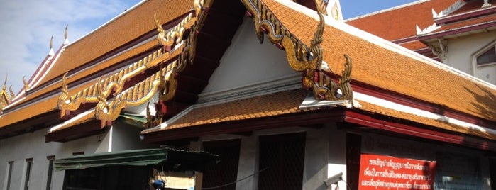 Wat Mahathat Yuwarajarangsarit Rajaworamahavihara is one of Bangkok Should Go.
